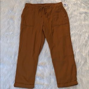 NWT Old Navy Cropped Pants